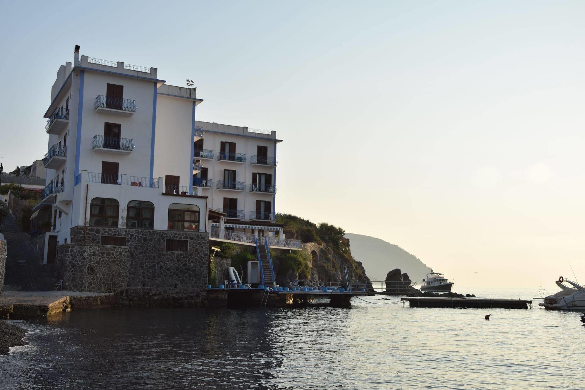 Hotel Rocce Azzurre Lípara Exterior foto