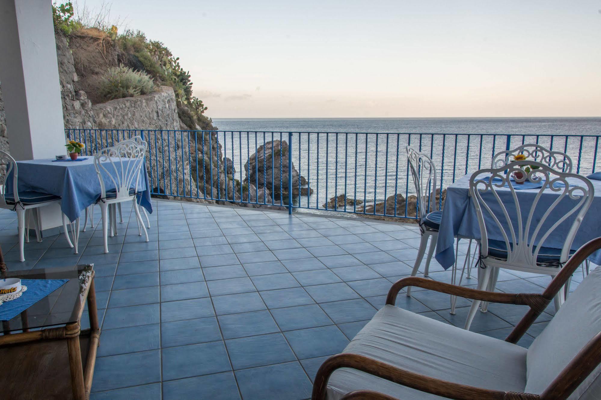 Hotel Rocce Azzurre Lípara Exterior foto